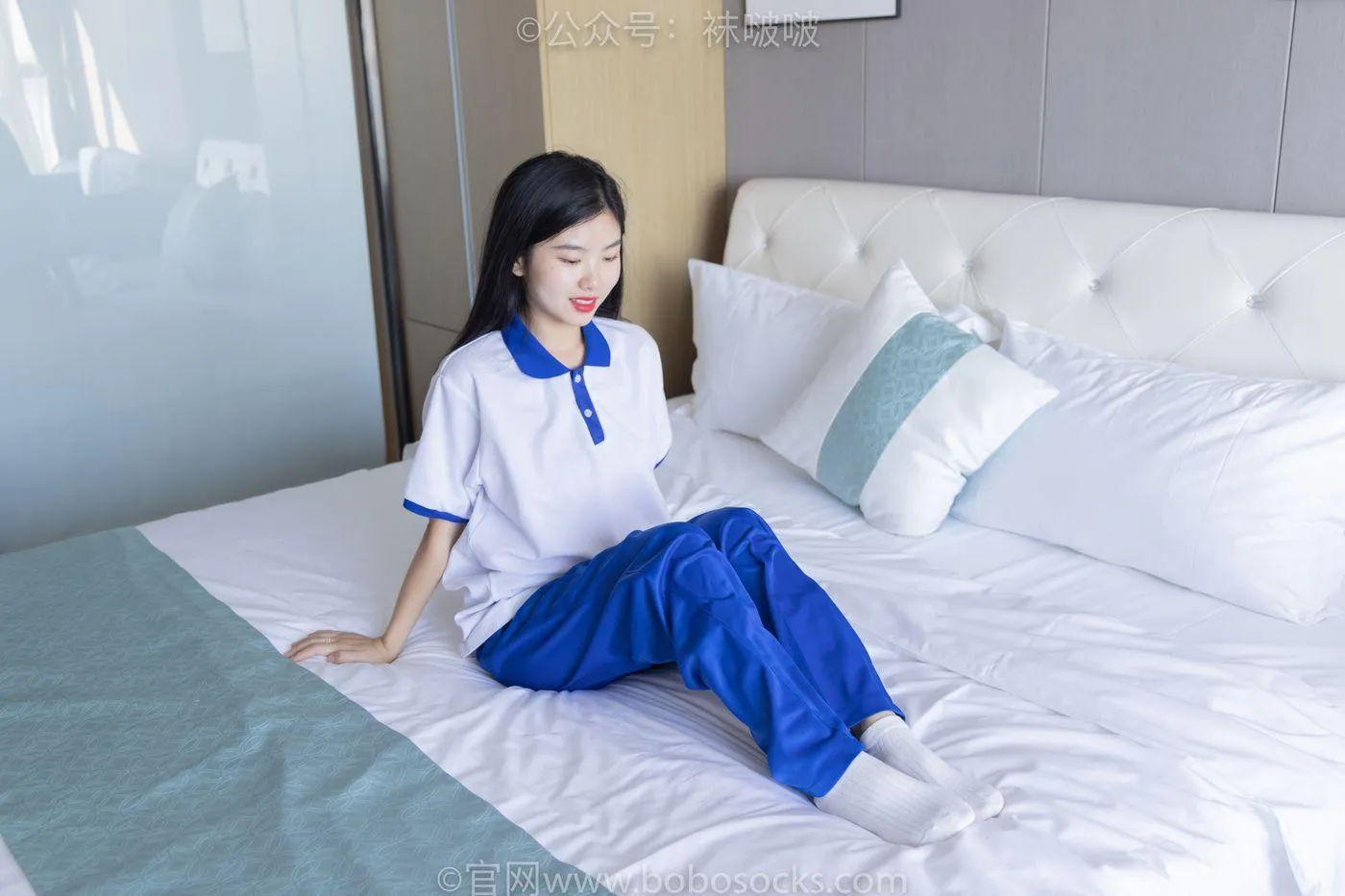 [BoBoSocks袜啵啵]NO.039 小奶熊-校服、vans帆布鞋、短白棉袜、裸足 [154P]插图1
